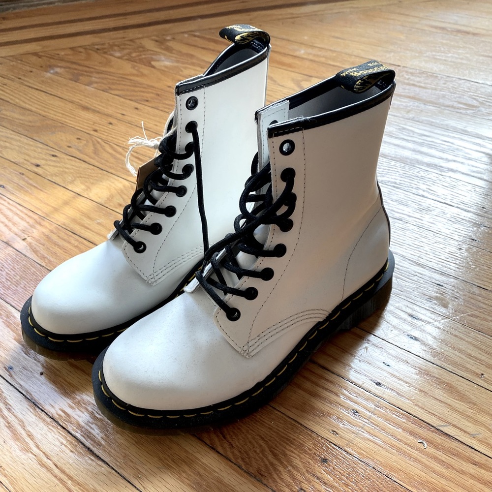 WHITE WOMEN’S DR MARTINS LACE UP BOOT 8